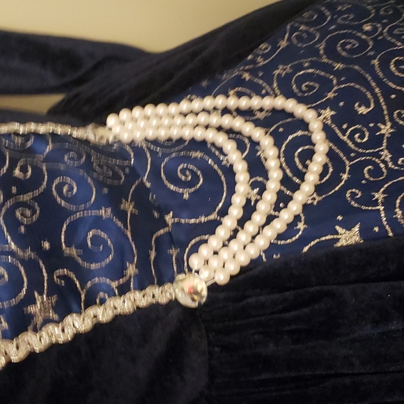 GIRLS Size 7 beautiful winter dress - Picture 6 of 9